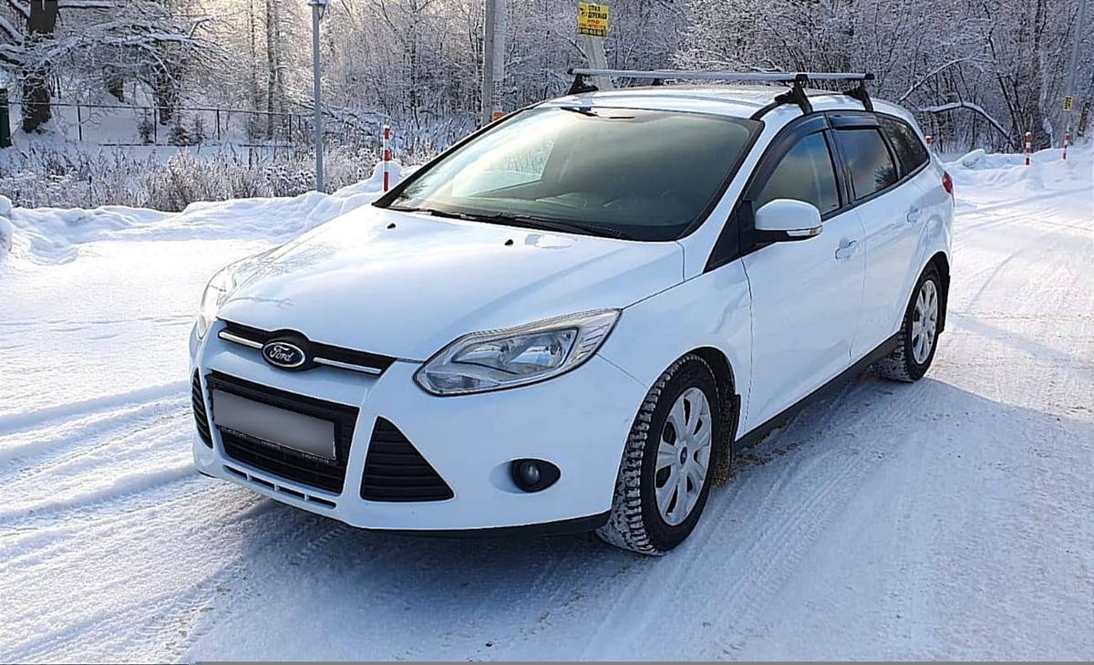 Купить Ford Focus III универсал 5 дв., 2013 года, цвет: Белый, за 900000  руб. в Санкт-Петербурге